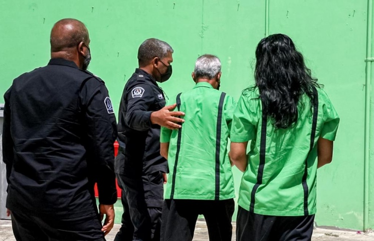 އޯޕަން ޕްރިޒަން އައިލެންޑަށާ އެކު ޖަލު އޮފިސަރުން ހޯދަނީ