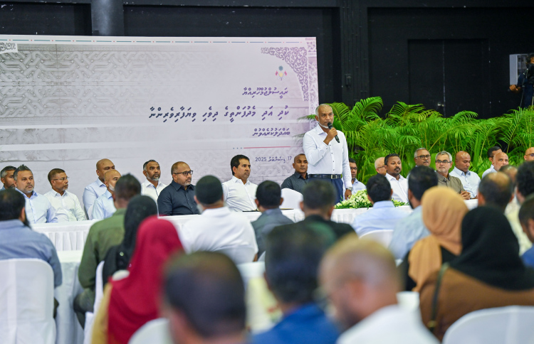 މަސައްކަތްތެރިކަން ކުރިއަރުވަން ގެންގުޅެނީ ވަށައިޖެހޭ އަދުލުވެރި ސިޔާސަތެއް: ރައީސް