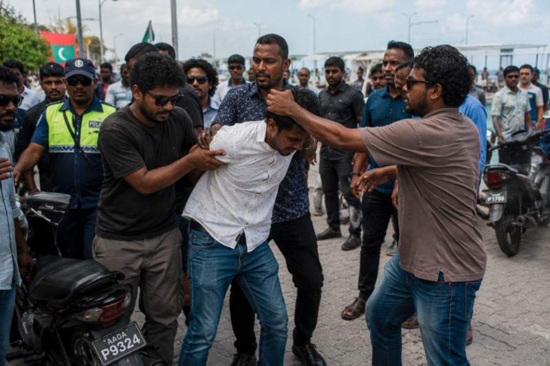 ޤާނޫނު ތަންފީޒު ނުކުރެވޭ މުޖުތަމަޢެއްގެ ކުރިމަގު: ބިރުވެރިކަމާއި އިޖުތިމާޢީ ބަނަވުން