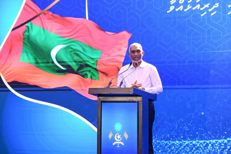 ރައީސްގެ ދެކަނބަލުން، ކޮލޮމްބޯގައި ދިރިއުޅޭ ދިވެހީންނާ ބައްދަލުކުރައްވައިފި
