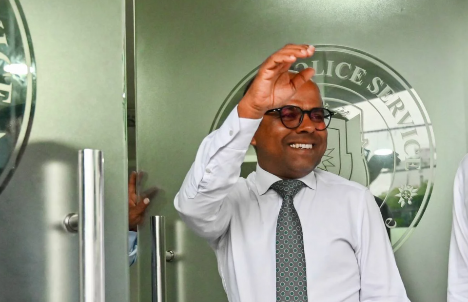 "އަދަދު"ގެ ނޫސްވެރިން ރައީސް އޮފީހުގެ ޕްރެސްތަކަށް ވަނުން މަނާކޮށްފި