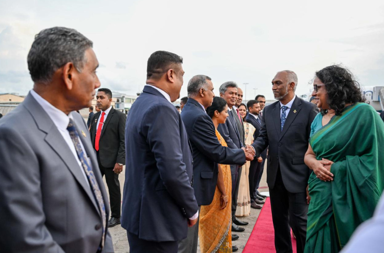 ރަސްމީ ދަތުރުފުޅެއްގައި ރައީސް މުއިއްޒު ލަންކާއަށް ވަޑައިގެންފި