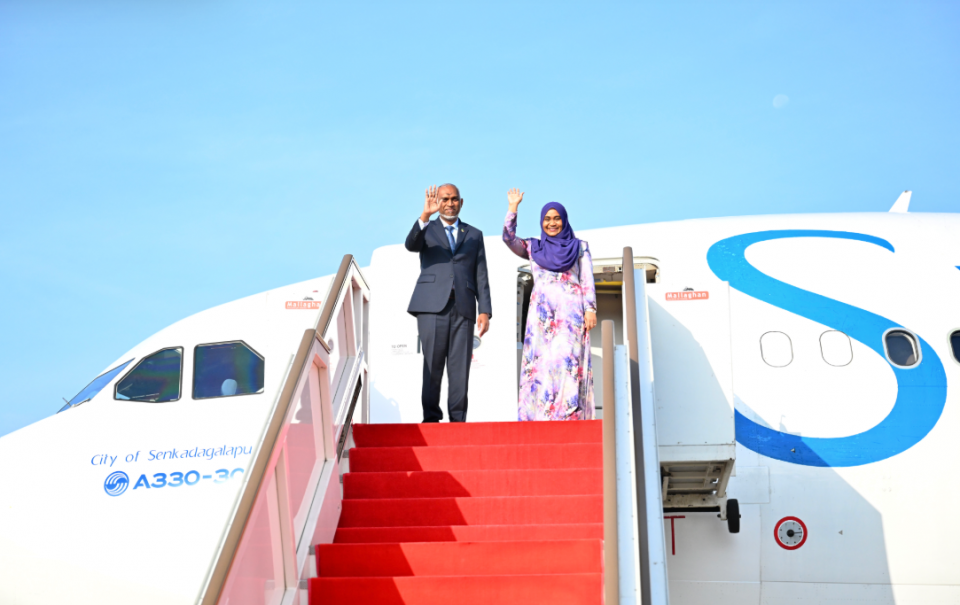 ލަންކާއަށް ކުރެއްވި ދަތުރުފުޅު ނިންމަވާލައްވާ ރައީސް ރާއްޖެ ވަޑައިގެންފި