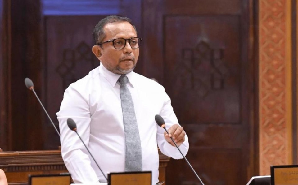 ސިޔާސީ ޕާޓީ ވާން ޖެހޭނީ ސަރުކާރާ ރައްޔިތުން ގުޅުވައިދޭ އެއްޗަކަށް: މުސްތަފާ