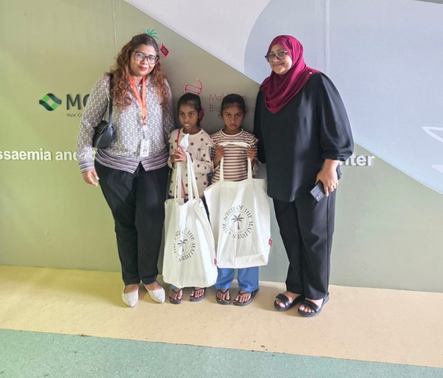 ސަން ސިޔާމް ރިސޯޓްސްގެ އަހަރީ ދުވަހާ ދިމާކޮށް، ހެޑް އޮފީހުގެ މުވައްޒަފުން ތެލެސީމިއާ ކުދިންނަށް ޒިޔާރަތްކޮށްފި