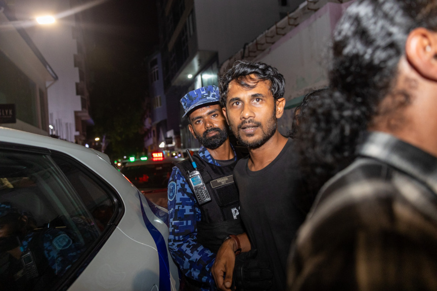 ނޫސްވެރިންގެ މިނިވަންކުރަން ގޮވާލި އިހުތިޖާޖުން 9 މީހުން ހައްޔަރުކުރި!