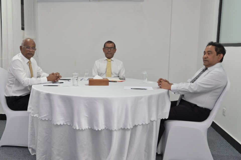 ރައީސް ޔާމީން އެމްޑީޕީގެ ދެ ރައީސުންނާއެކު އެއް މޭޒަކަށް!