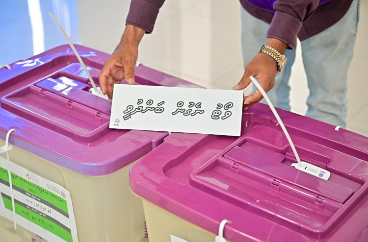 ހުކުމް އައިގޮތުން މީދޫ ރައީސްގެ ގޮނޑީގެ ނަތީޖާ އެއްވަރުވެއްޖެ