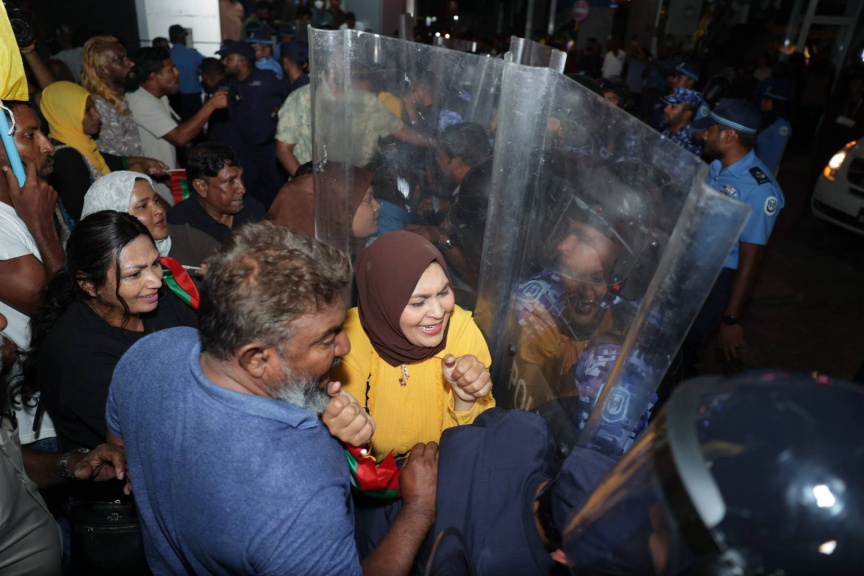 ގައުމެއްގެ ހަޔާތް ހަމަ މި ސަކަރާތުގައި ދުއްވާލަންވީތަ؟