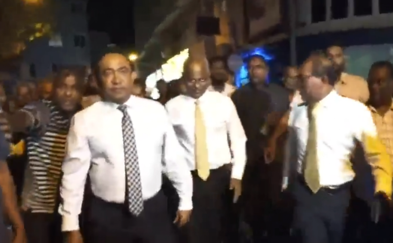 3 ރައީސުން މުޒާހަރާގައި ބައިވެރިވެވަޑައިގަތުމާއެކު ފޯރި ގަދަވެއްޖެ!