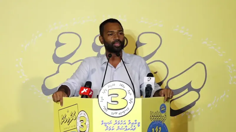 އަމާޒަކަށް ވާންވީ ރައީސް މުއިއްޒު ބަލިކޮށް ވެރިކަމުން ދުރުކުރުން: މީކާއީލް