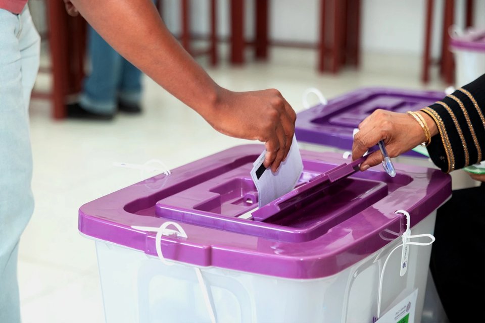 މީދޫ ކައުންސިލް ރައީސްގެ މަޤާމަށް އިތުރު ބުރެއް