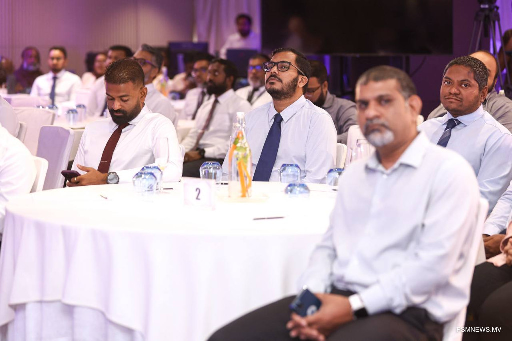 "އޭއައި ލެބަކީ އަމިއްލަ ފަރާތްތަކަށް ގުޅިގެން މަސައްކަތް ކުރަން ދޭ ދަޢުވަތެއް"