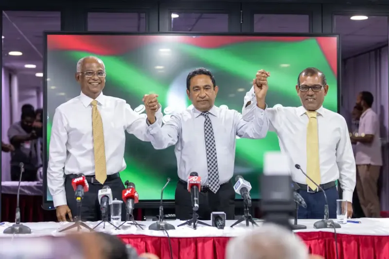3 ރައީސުން ގުޅިގެން ނެރުއްވި ގުޅިފައިވާ ބަޔާނުގައި ފާހަގަ ކޮށްފައިވާ މަސައްކަތްތަކަށް ތަންފީޒު ކުރުމަށް އެމްޑީޕީގެ ގައުމީ މަޖިލީހުން ފާސްކޮށްފި