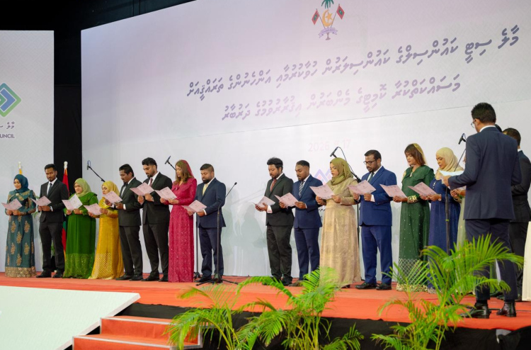 އަލަށް އިންތިހާބުވި ކައުންސިލަރުން ހުވާކުރައްވައިފި