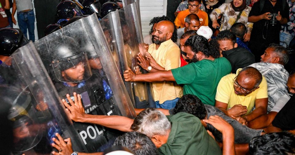 އެއްވުމުގެ ތެރެއިން، 9 މީހަކު ފުލުހުންގެ ބެލުމުގެ ދަށަށް ގެނައި
