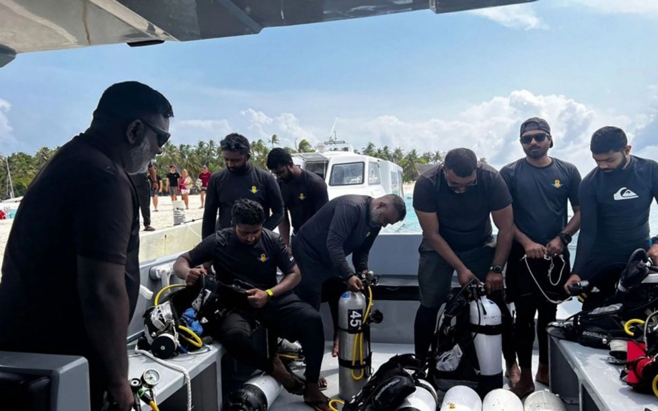 އިޓަލީގެ 2 ޑައިވަރުންގެ ހަށިގަނޑު ނަގައިފި