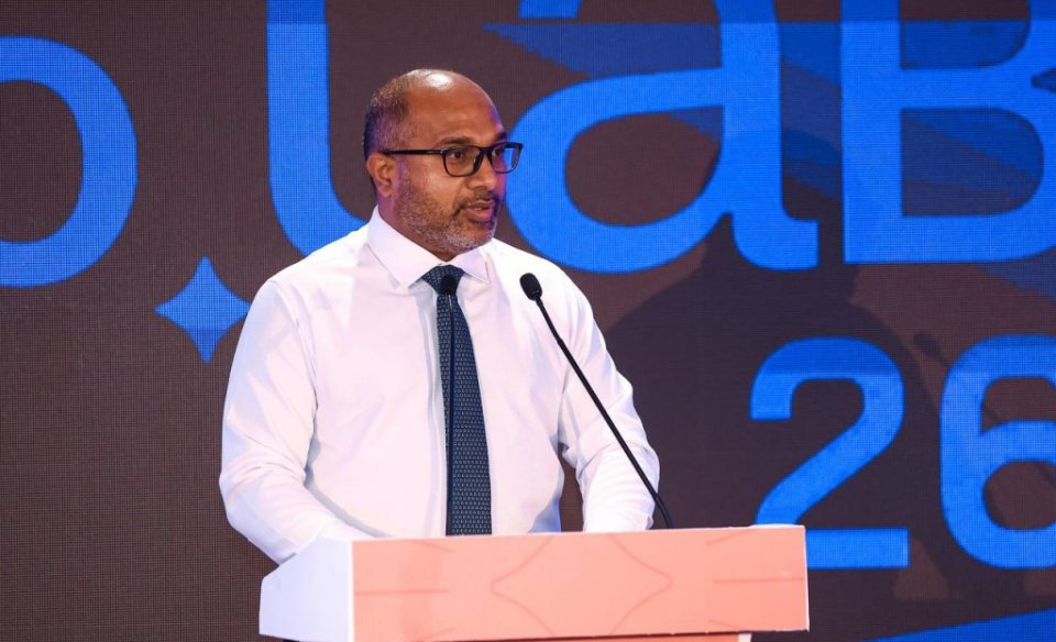 އޭއައިއަށް މުޅި ދުނިޔެ ދަތުރުކުރާއިރު، ރާއްޖެއަށް ބަލަން ތިބެވޭކަށް ނެތް: އިހުސާން