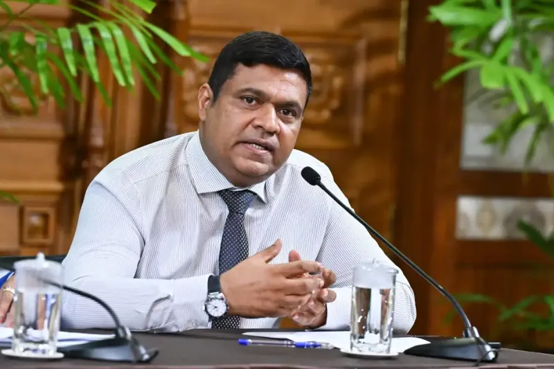 ފަތުރުވެރިކަމަށް 500 މިލިއަން ޑޮލަރުގެ ގެއްލުން ލިބޭނެ ކަމަށް ބެލެވޭތީ ސަރުކާރުގެ އެހީއަށް އެދުނު ނަމަވެސް އެ އަދަދާއި ގުޅުވައިގެން އެހީ ދިނުމުގެ ވިސްނުމެއް ސަރުކާރުގެ ނެތް