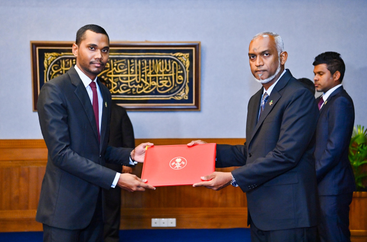ވަޒީފާއާބެހޭ ޓްރައިބިއުނަލްގެ ރައީސް އިސްހާގު އިސްތިއުފާ ދެއްވައިފި