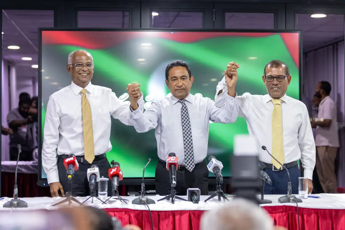 3 ރައީސުން ގުޅިގެން ނެރުއްވި ގުޅިފައިވާ ބަޔާނުގައި ފާހަގަ ކޮށްފައިވާ މަސައްކަތްތަކަށް ތަންފީޒު ކުރުމަށް އެމްޑީޕީގެ ގައުމީ މަޖިލީހުން ފާސްކޮށްފި