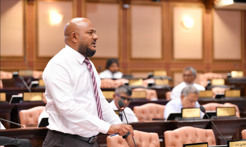 ނަޝީދު މި ސަރުކާރާ ދެކޮޅުވީ ކެބިނެޓުން ޖާގައެއް ނުދިނުމުން: ޝުޖާއު