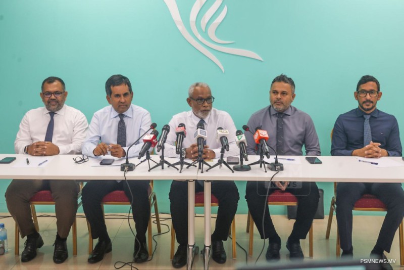 "ރައީސް މަސައްކަތް ކުރައްވަނީ ވެއްޓިފައިވާ އަނދަވަޅުން މަސްވެރިކަން ސަލާމަތްކުރުމަށް"