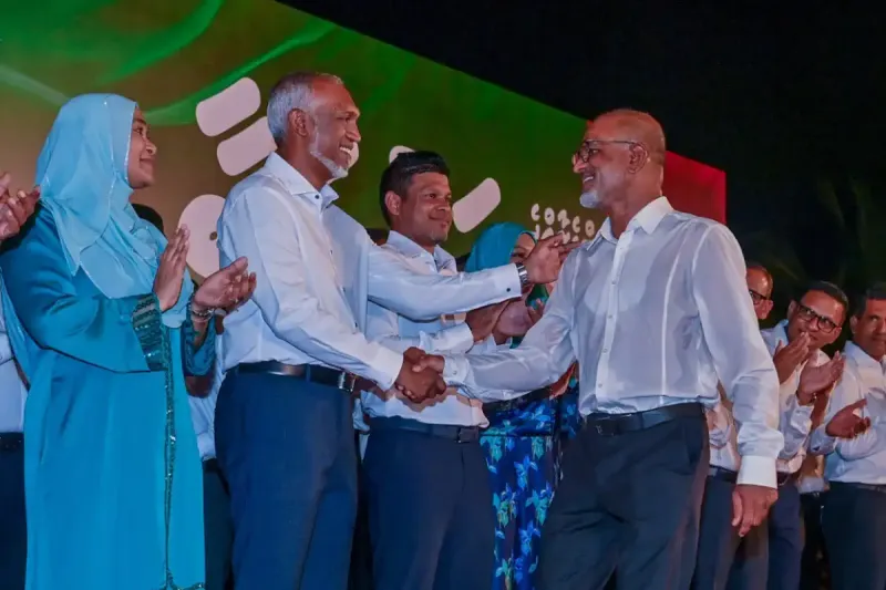 މަޖިލީހުގެ ނައިބު ރައީސްކަމުން ނާޒިމް ވަކިކުރެއްވީ އިތުބާރު ނެތިގެންތޯ ކުރި ސުވާލަށް ރައީސް ވިދާޅުވީ އެ ސުވާލަށް ޖަވާބުދެއްވާނީ ޕާޓީގެ ޕޯޑިއަމެއްގައި ކަމަށް!