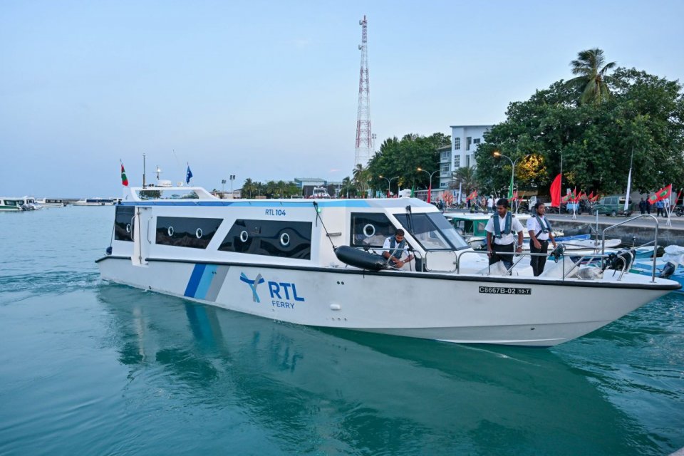 އާރްޓީއެލް ފެރީގައި އުފުލޭނީ 1 ޗެކް-އިން ކުރާ ދާގީނާ އާއި 1 އަތުން ގެންދާ ދާގިނާ