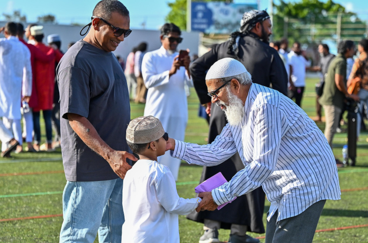 އީދު ފާހަގަކުރުމުގެ ނަމުގައި މީހުންނަށް ފުރައްސާރަކޮށް މަލާމާތް ނުކުރަން އީދު ހުތުބާގައި ގޮވާލައިފި