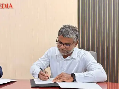 ޕާޓީ ބަދަލުކުރި ކަމަށް ބުނެ، ތިނަދޫ ކައުންސިލްގެ ރައީސް މަގާމުގެ މަސްއޫލިއްޔަތުތަކުން ދުރުކޮށްފި