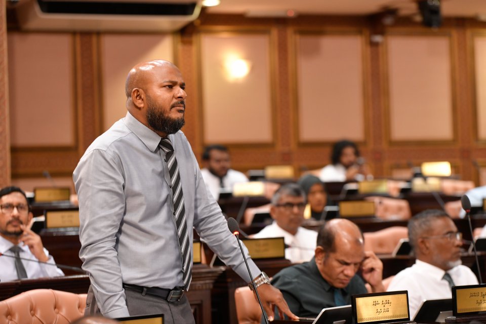 މަޖިލީހުން ލިބޭ މުސާރަ ފިޔަވައި އެހެން ފައިސާއެއް ނުލިބޭ: ޝުޖާއު