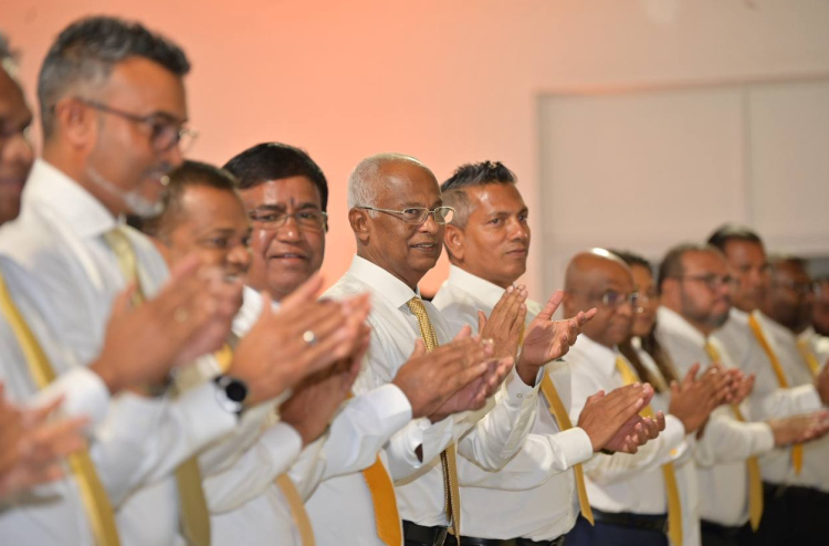 ޕީއެންސީ ދޫކޮށް އިދިކޮޅާ ގުޅެން މަޖިލީހުގެ މެމްބަރުން ތިބީ ތައްޔާރަށް: އިބޫ