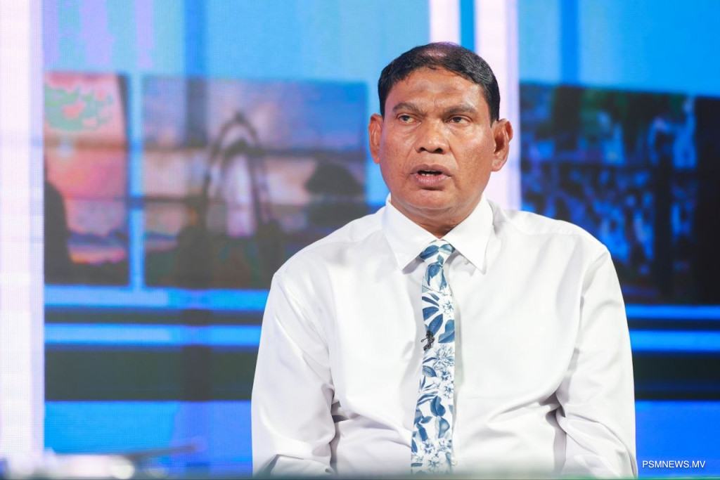 މުވައްޒަފުން މަދުކުރަނީ ޚަރަދު ބޮޑުވެ، ޚިދުމަތް ދިނުމަށް ދަތިވާތީ: ފެނަކަ