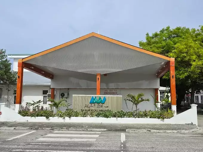 އުސްތަނަކުން ވެއްޓި ދެ ކަކޫ ބިނދުނު މީހަކު "އެމަޖެންސީ ޙާލަތަކަށް ނުވާތީ" އެއާ އެމްބިއުލާންސް ނުލިބުނު