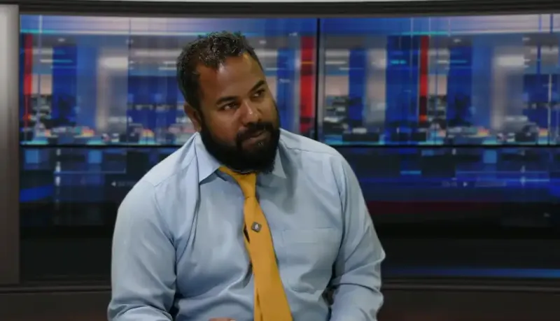 ހޯމް މިނިސްޓަރު އިހުސާން ދެކެ ރައީސް މުއިއްޒު ބިރުފުޅުގަންނަ މަންޒަރު ދަނީ ފެންނަމުން: ގާނޫނީ ވަކީލު މުސްތަފާ