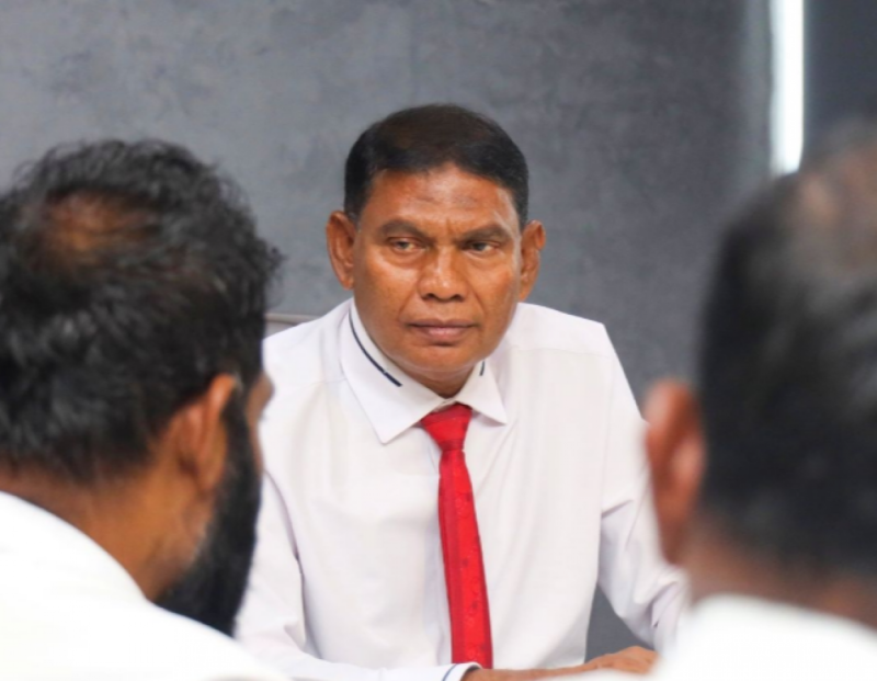 "4 މަހުގެ މުސާރައާއެކު ވަޒީފާއިން ވަކިވާން ފުރުސަތު ދިނީ ކުރާނެ ކަމެއް ނެތި ބޭކާރު ގޮތުގައި ގިނަ މީހުން ތިބޭތީ"
