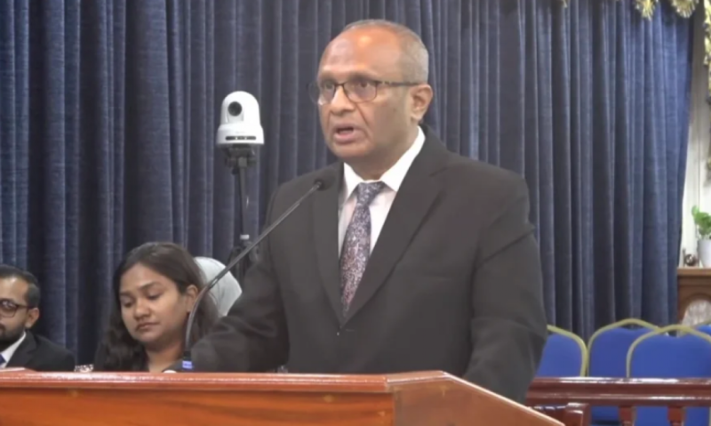 ފަނޑިޔާރުންގެ ބެންޗުން ޚަސްމުންގެ ބެންޗަށް: ސުއޫދު އަލުން ސުޕްރީމް ކޯޓަށް