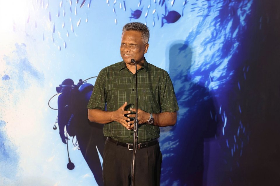 ދިވެހިންގެ ދިރިއުޅުމުގެ ގިނަ ކަންކަން ބިނާވެފައިވަނީ، ކަނޑުފަޅުތަކަށް: އާޒިމް