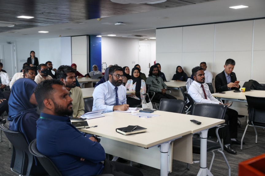 ސްކޭމްތައް މަދުކުރަން ސިންގަޕޫރު ފުލުހުންނާ އެކު ބައްދަލުވުމެއް