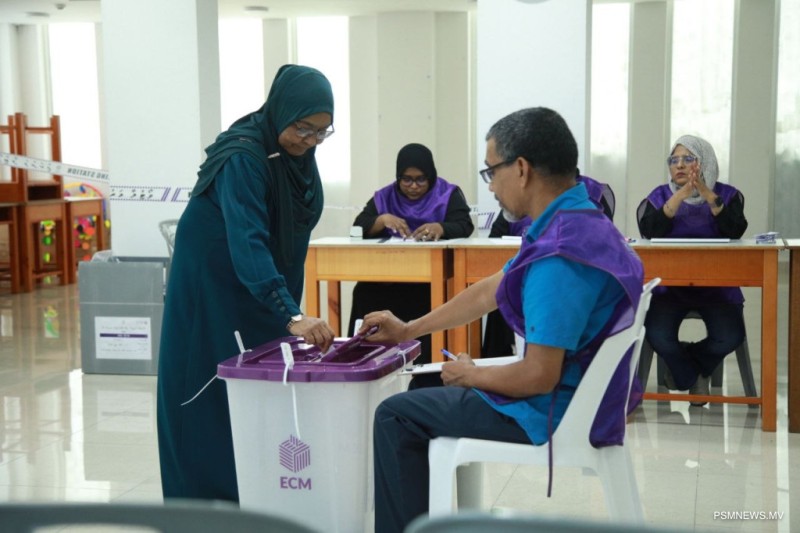 ބައި-އިލެކްޝަންގެ ވޯޓުލުން 5:00 ޖެހުމާއި ހަމައަށް