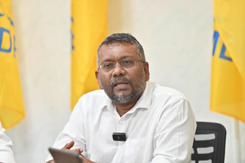 އިދިކޮޅަށް ކެމްޕެއިން ކުރުމާ ހައްގު ހޯދުމަށް އަޑުއުފުލާ މީހުން ވަޒީފާ އިން ވަކިކުރާތީ ފައްޔާޒުގެ ހޫނު ބަހުގެ ހަމަލާތަކެއް ސަރުކާރަށް