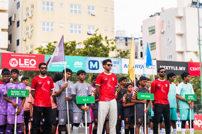 ތާރީޚީ ކިޑްސަލް މުބާރާތް ފެށުން: ގައުމީ ފުޓްސަލް ޓީމުގެ ތަރިންނާއެކު އުފާވެރި ވަގުތުކޮޅެއް