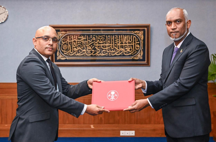 ފިނޭންސް މިނިސްޓަރަކަށް ޓެކްސް ކޮމިޝަނަރު ޒަރީރު