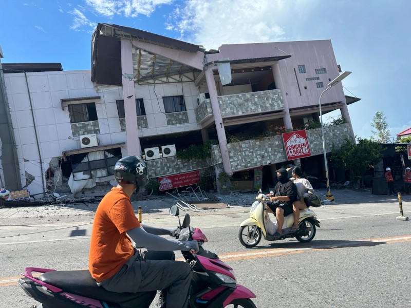 ފިލިޕީންސްގެ ބިންހެލުމުގައި ހާލުގައި ޖެހުނު މީހުންނަށް ކާބޯތަކެތި ފޯރުކޮށްދޭން އެހީއަށް އެދިއްޖެ