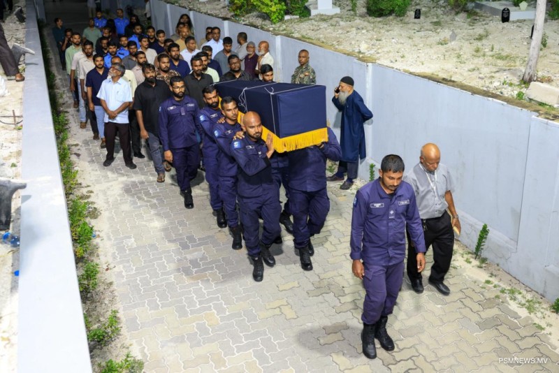 ސަބް އިންސްޕެކްޓަރ އަޙްމަދު ޢާސިފްގެ ޖަނާޒާ ބޭއްވީ ރަސްމީ އިއްޒަތުގައި