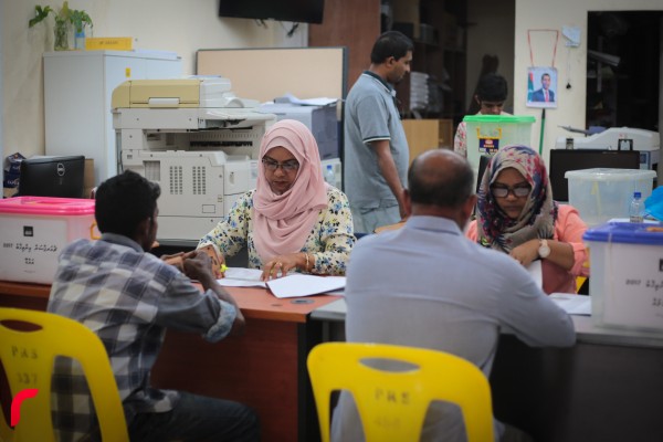 ބުރާސްފަތި ދުވަހުގެ ނިޔަލަށް ހުރިހާ ރަަށަކަށް ވޯޓު ފޮށިތައް ފޮނުވޭނޭ: އެމްޑީޕީ