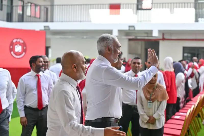 ސަރުކާރުގެ ސްކޫލުތަކުގެ މަރާމާތަށް ބެލެނިވެރިން ލައްވާ ޚަރަދު ކުރުވާއިރު، މިނިސްޓްރީގެ ޖަވާބެއް ނެތް!
