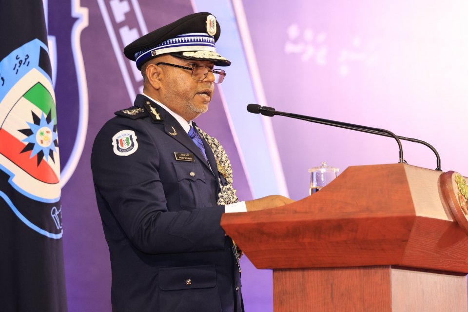 ރިޓަޔާކުރާ ފުލުހުންނަށް ހިދުމަތުގައިހުރި ފުލުހެކޭ އެއް އުސޫލަކުން ބޭސްފަރުވާގެ ކަންކަން ހަމަޖައްސައިދެނީ