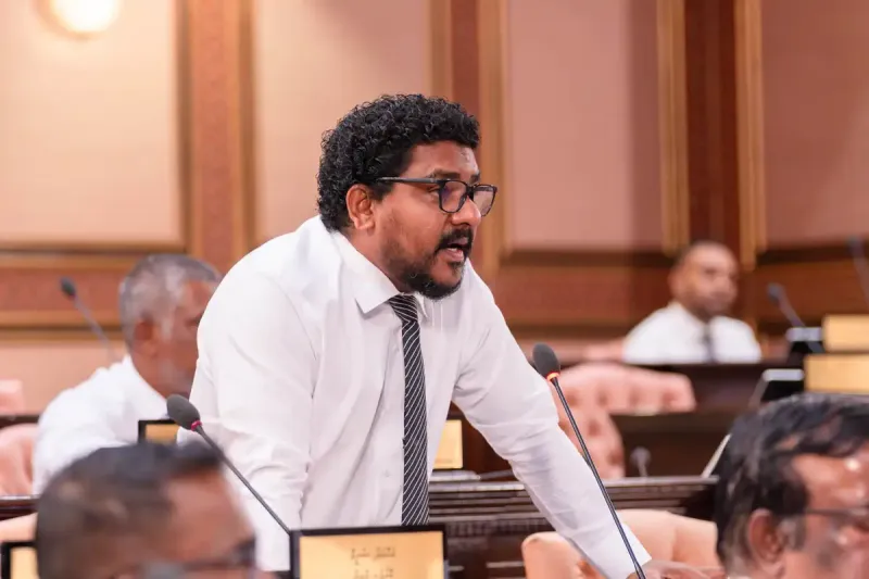 ކައިވެނި ކުރުމުގައި ވެސް ވަކި ރަށެއް ބެލުމެއް ނޯންނައިރު، އެ މީހެއްގެ ރަށްވެހިކަން ވަކި ރަށެއްގައި ބޭއްވުން މުހިންމެއް ނޫން: މެންބަރު މައުރޫފު